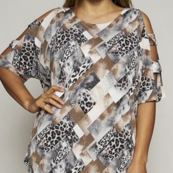 Plus size ladder sleeve tunic - Picture 2 of 5